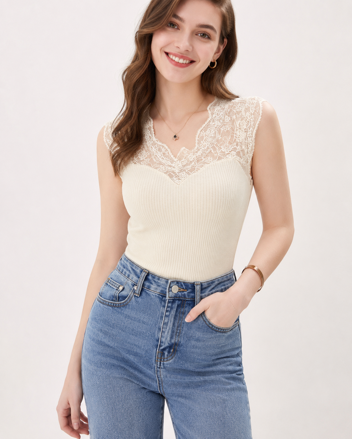ATELIER | Pull sans manches en V d'été avec dentelle