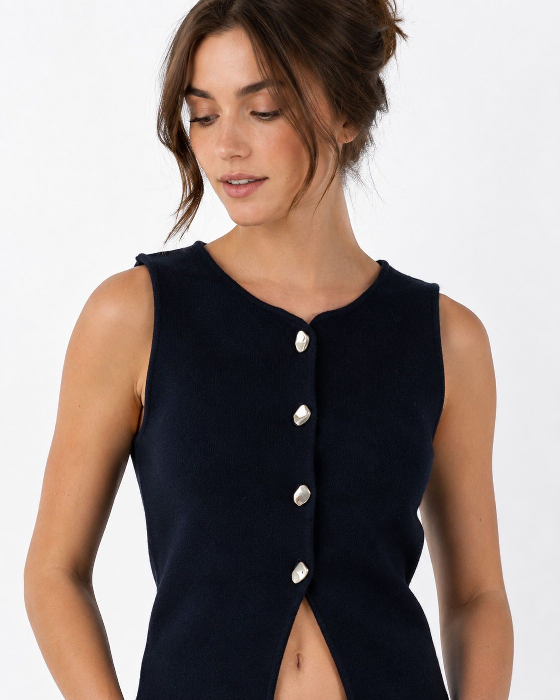ATELIER | Blouse courte sans manches à boutons et fente