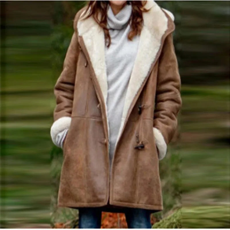 Celestine | Boucle en corne de vache avec poches, capuche en polaire